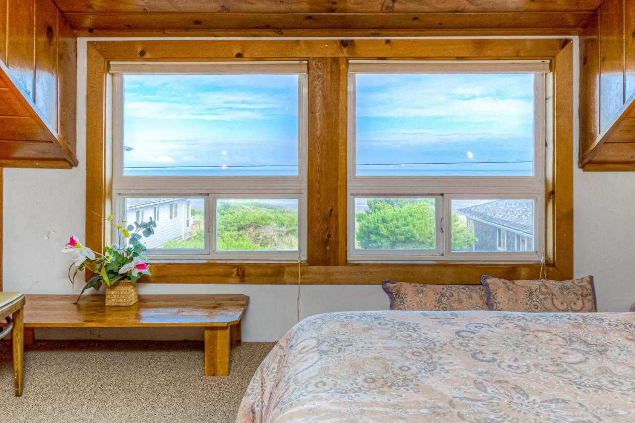 Elbow'S Inn Rockaway Beach Extérieur photo