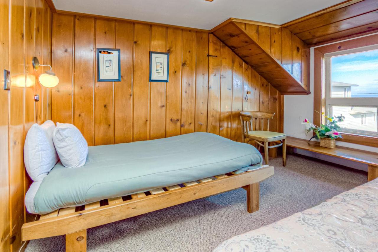 Elbow'S Inn Rockaway Beach Extérieur photo